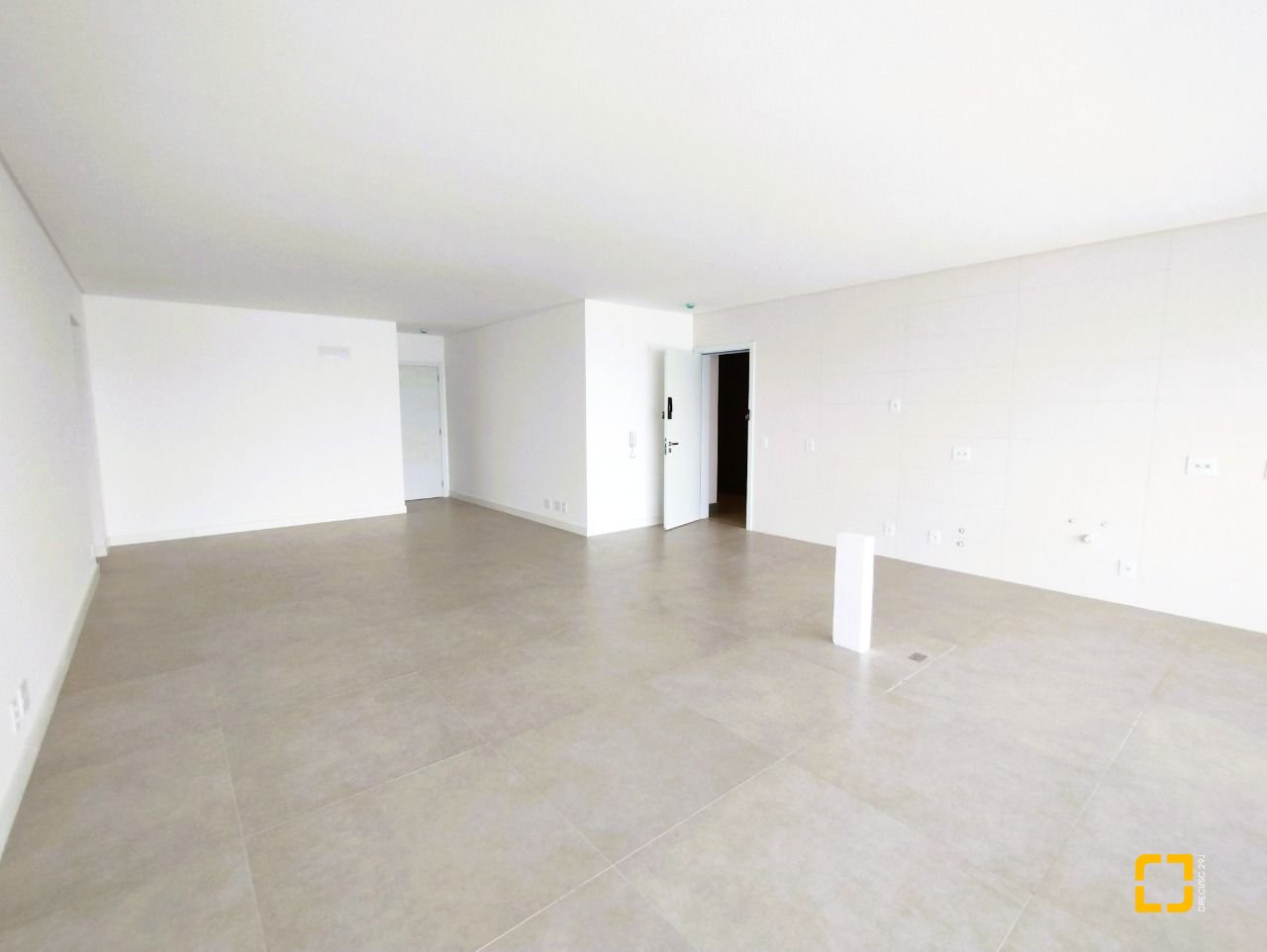 Apartamento com 176m², 6 quartos (sendo 3 suítes), 3 garagens, no bairro Cacupé em Florianópolis
