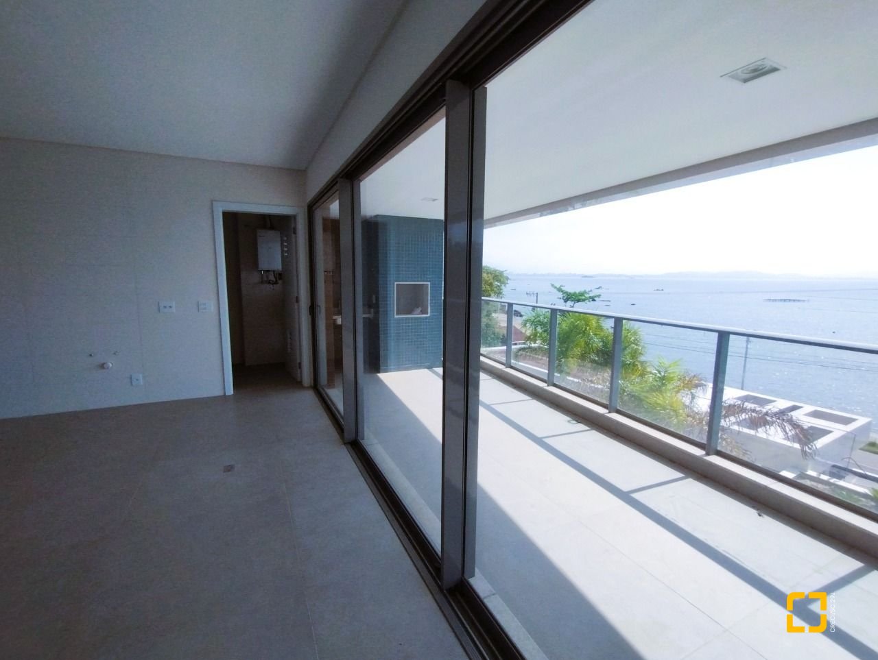 Apartamento com 176m², 6 quartos (sendo 3 suítes), 3 garagens, no bairro Cacupé em Florianópolis