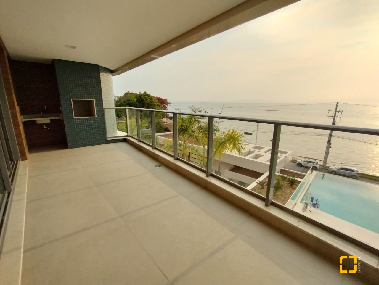 Apartamento com 176m², 6 quartos (sendo 3 suítes), 3 garagens, no bairro Cacupé em Florianópolis