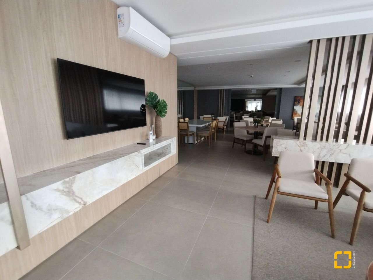 Apartamento com 176m², 6 quartos (sendo 3 suítes), 3 garagens, no bairro Cacupé em Florianópolis