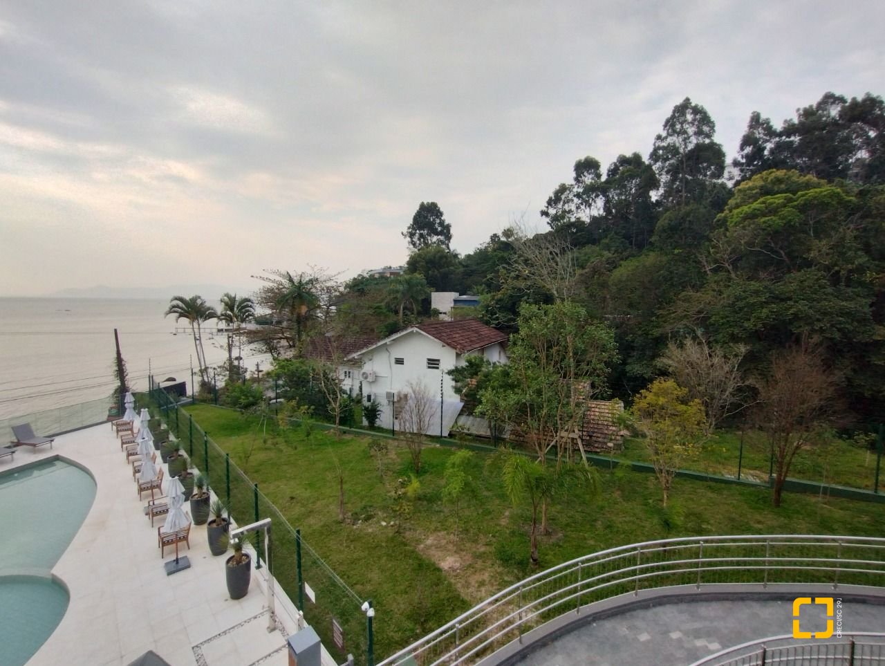 Apartamento com 176m², 6 quartos (sendo 3 suítes), 3 garagens, no bairro Cacupé em Florianópolis