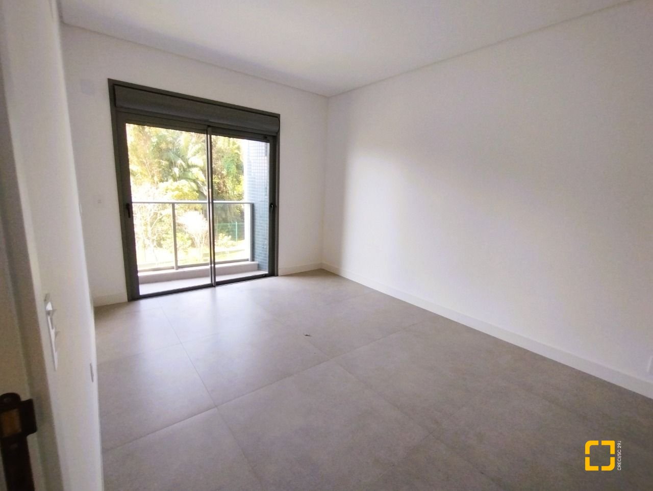 Apartamento com 176m², 6 quartos (sendo 3 suítes), 3 garagens, no bairro Cacupé em Florianópolis