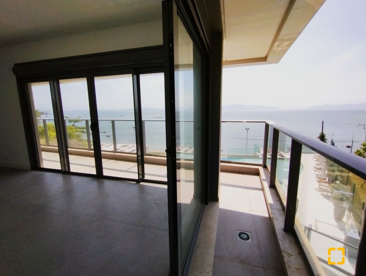 Apartamento com 176m², 6 quartos (sendo 3 suítes), 3 garagens, no bairro Cacupé em Florianópolis