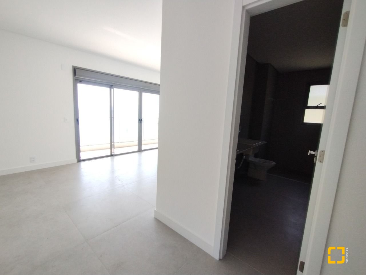 Apartamento com 176m², 6 quartos (sendo 3 suítes), 3 garagens, no bairro Cacupé em Florianópolis