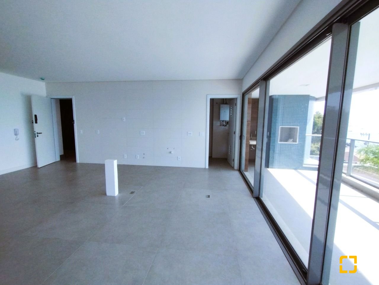 Apartamento com 176m², 6 quartos (sendo 3 suítes), 3 garagens, no bairro Cacupé em Florianópolis