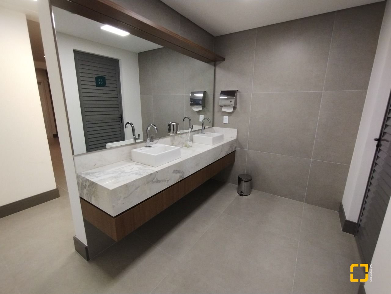 Apartamento com 176m², 6 quartos (sendo 3 suítes), 3 garagens, no bairro Cacupé em Florianópolis