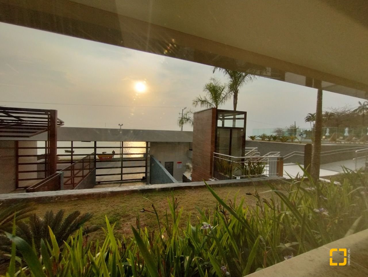 Apartamento com 176m², 6 quartos (sendo 3 suítes), 3 garagens, no bairro Cacupé em Florianópolis