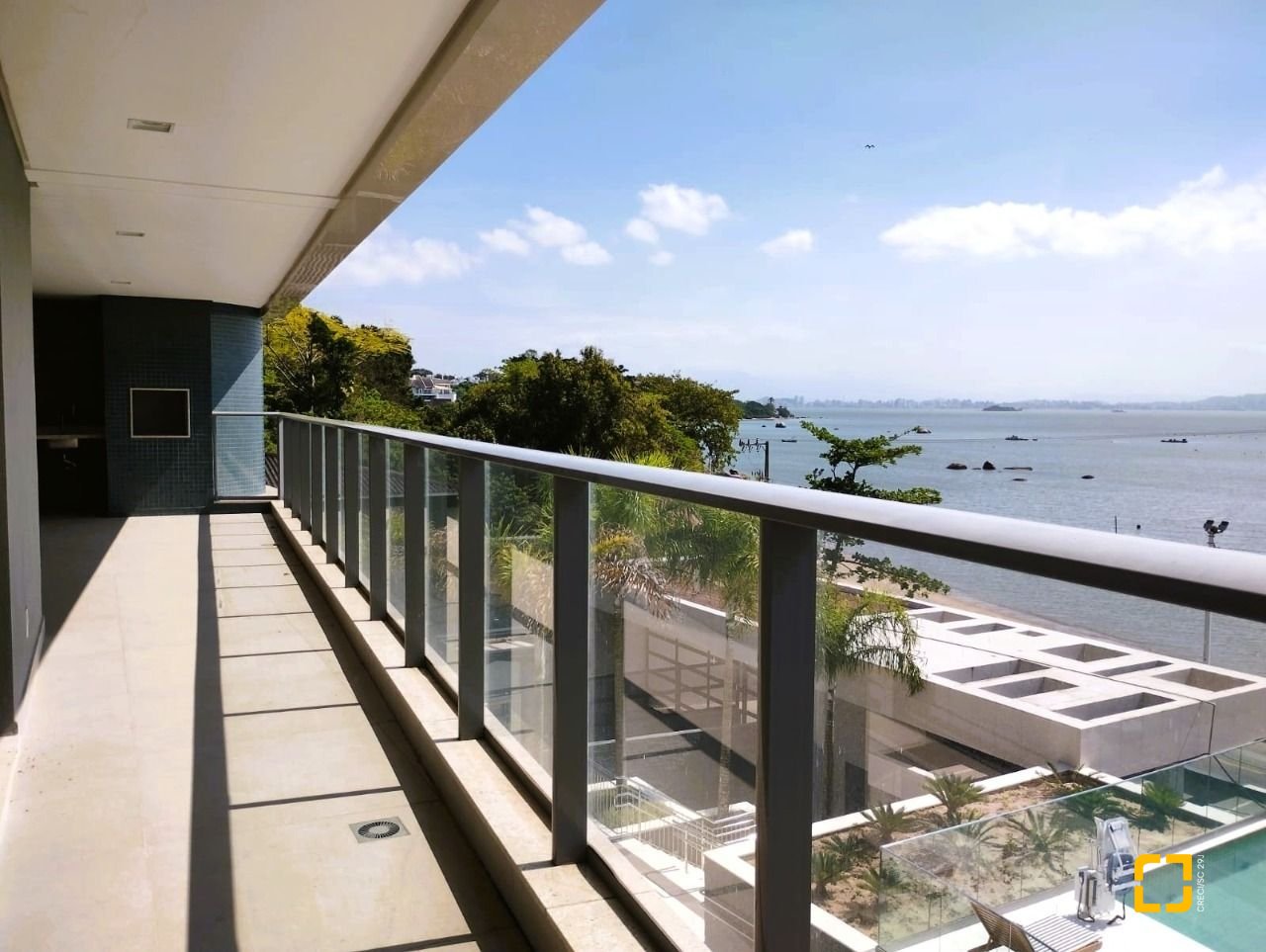 Apartamento com 176m², 6 quartos (sendo 3 suítes), 3 garagens, no bairro Cacupé em Florianópolis