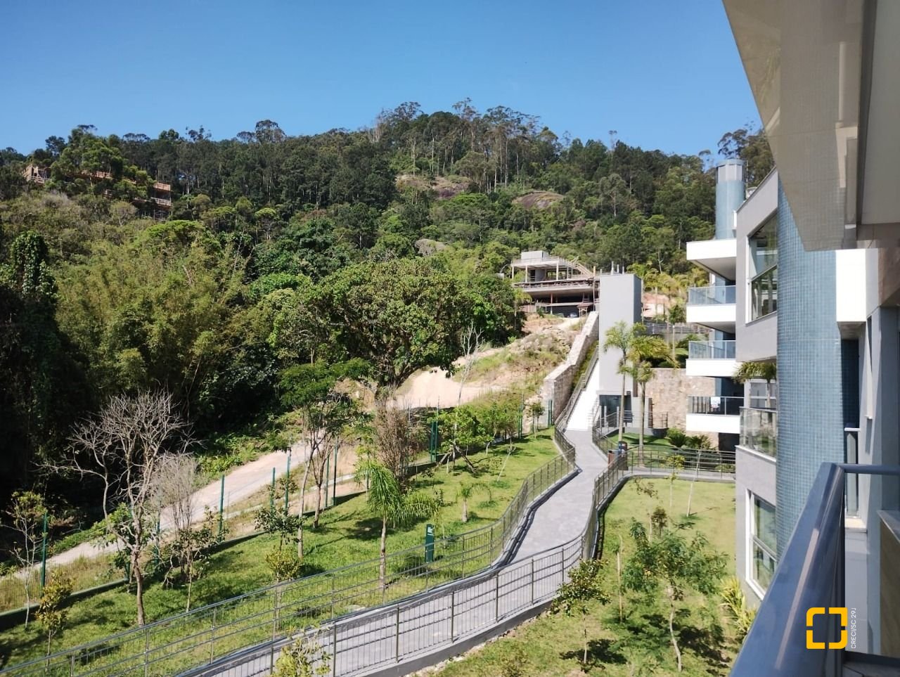 Apartamento com 176m², 6 quartos (sendo 3 suítes), 3 garagens, no bairro Cacupé em Florianópolis