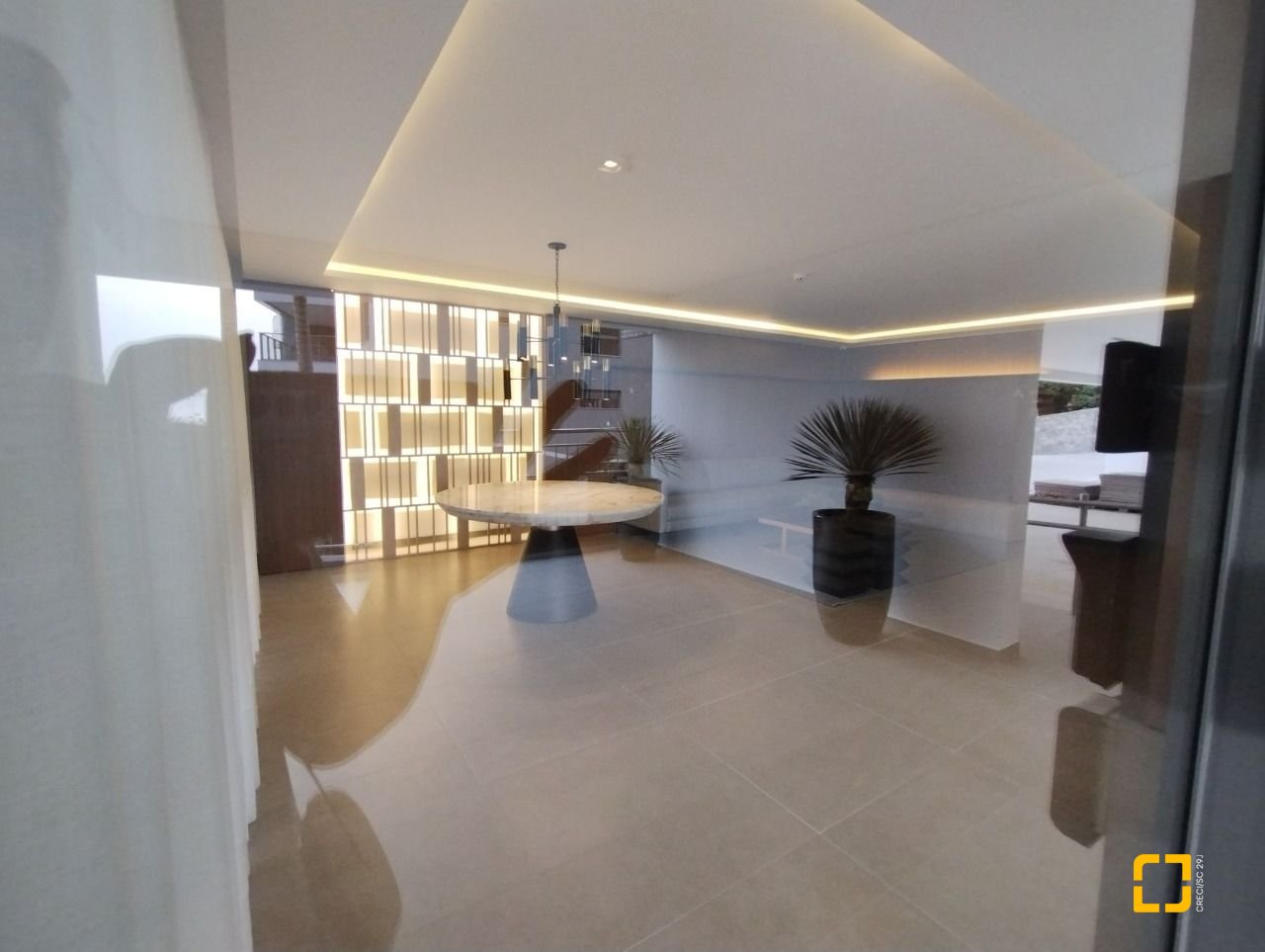 Apartamento com 176m², 6 quartos (sendo 3 suítes), 3 garagens, no bairro Cacupé em Florianópolis
