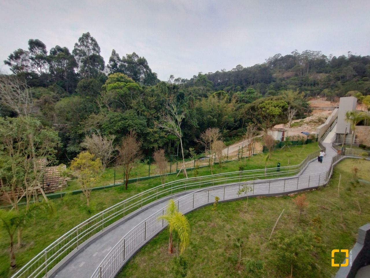 Apartamento com 176m², 6 quartos (sendo 3 suítes), 3 garagens, no bairro Cacupé em Florianópolis