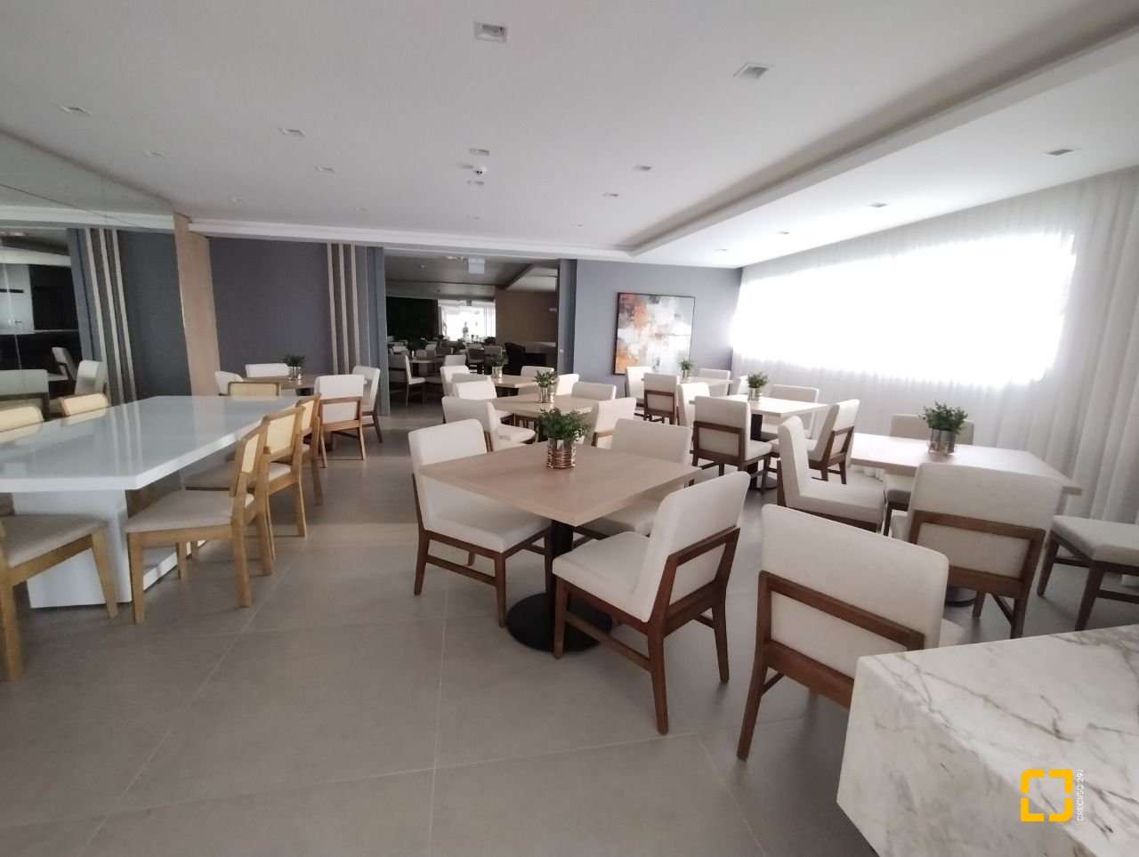 Apartamento com 176m², 6 quartos (sendo 3 suítes), 3 garagens, no bairro Cacupé em Florianópolis