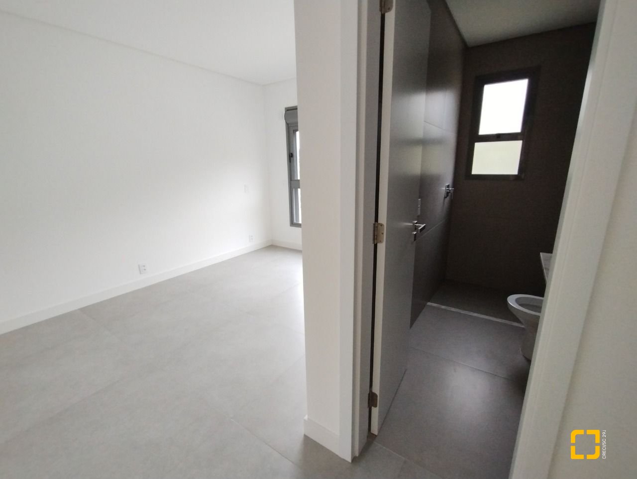 Apartamento com 176m², 6 quartos (sendo 3 suítes), 3 garagens, no bairro Cacupé em Florianópolis