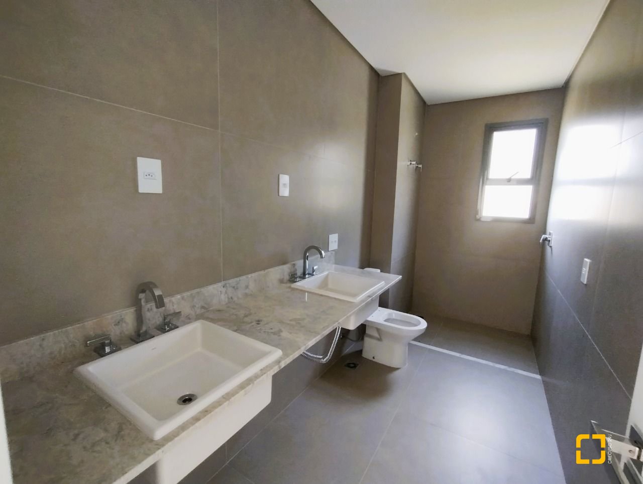 Apartamento com 176m², 6 quartos (sendo 3 suítes), 3 garagens, no bairro Cacupé em Florianópolis