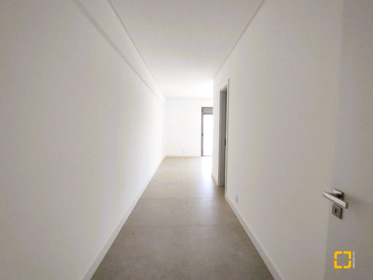 Apartamento com 176m², 6 quartos (sendo 3 suítes), 3 garagens, no bairro Cacupé em Florianópolis