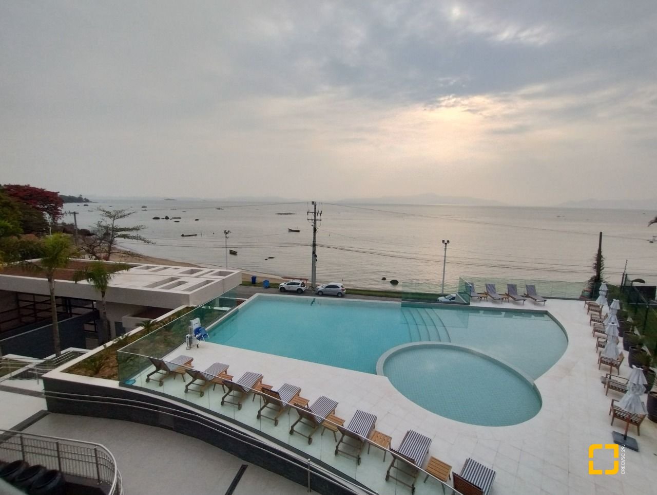 Apartamento com 176m², 6 quartos (sendo 3 suítes), 3 garagens, no bairro Cacupé em Florianópolis