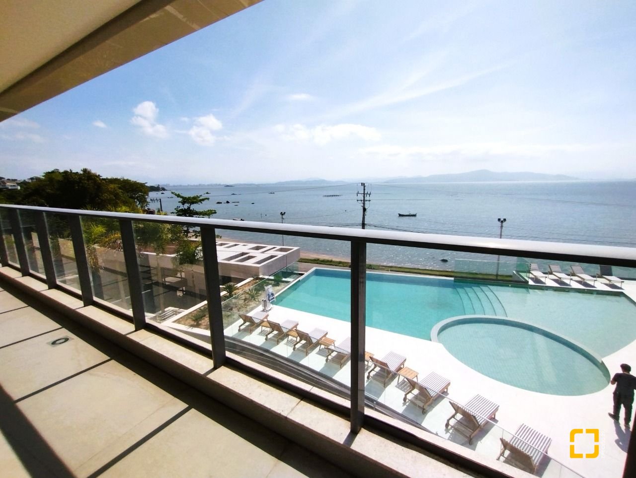 Apartamento com 176m², 6 quartos (sendo 3 suítes), 3 garagens, no bairro Cacupé em Florianópolis