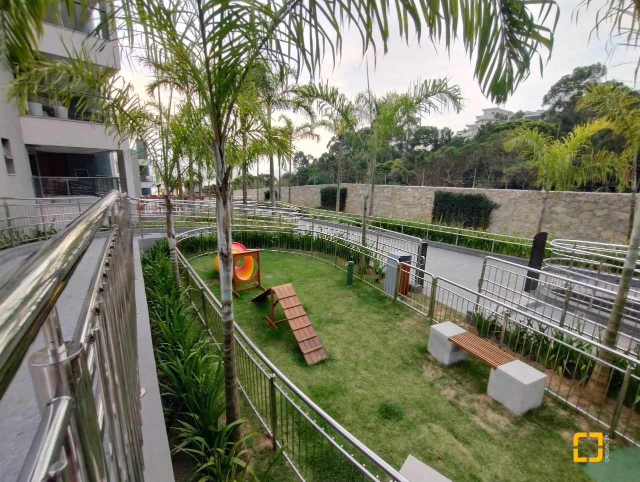 Apartamento com 176m², 6 quartos (sendo 3 suítes), 3 garagens, no bairro Cacupé em Florianópolis