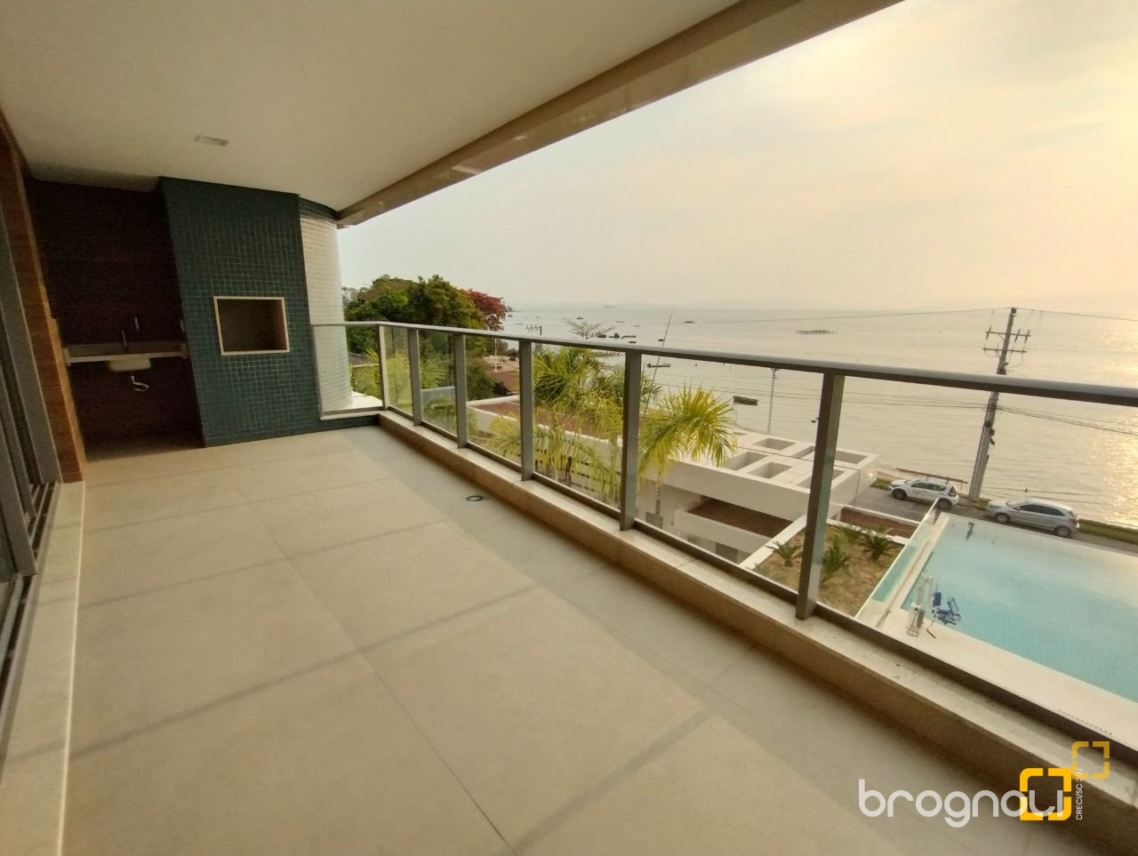 Apartamento com 176m², 3 quartos (sendo 3 suítes), 3 garagens, no bairro Cacupé em Florianópolis