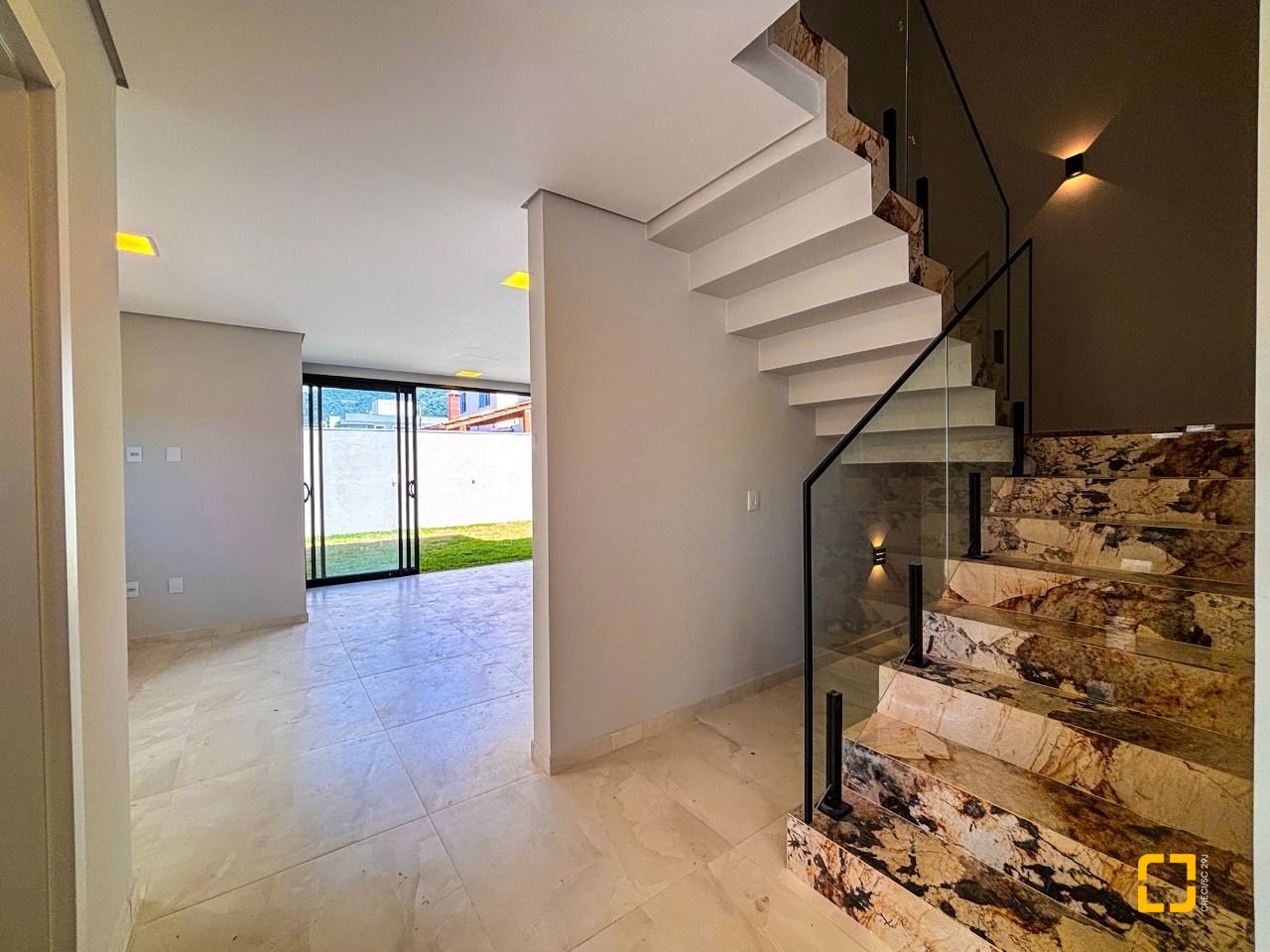 Casa com 156m², 4 quartos (sendo 1 suíte), 1 garagem, no bairro Rio Vermelho em Florianópolis