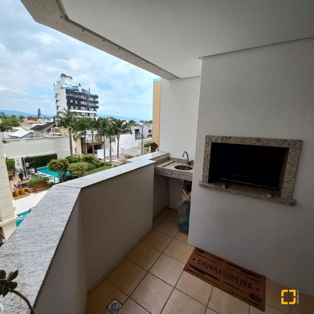 Apartamento com 108m², 4 quartos (sendo 1 suíte), 1 garagem, no bairro Balneário em Florianópolis