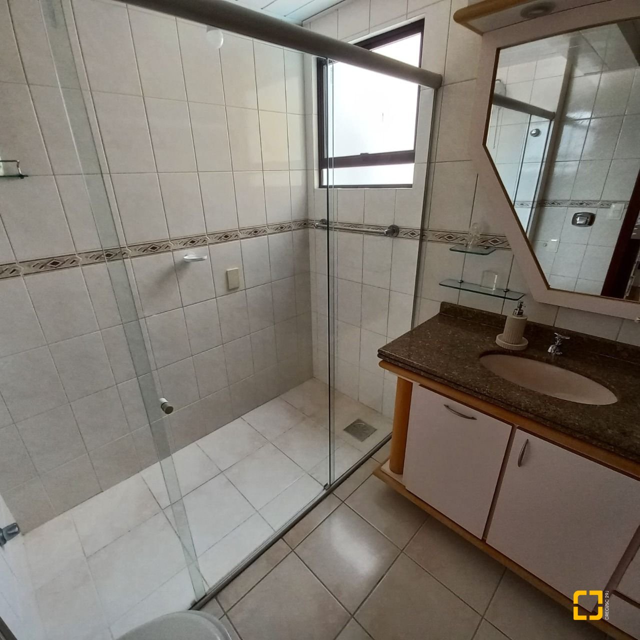 Apartamento com 108m², 4 quartos (sendo 1 suíte), 1 garagem, no bairro Balneário em Florianópolis