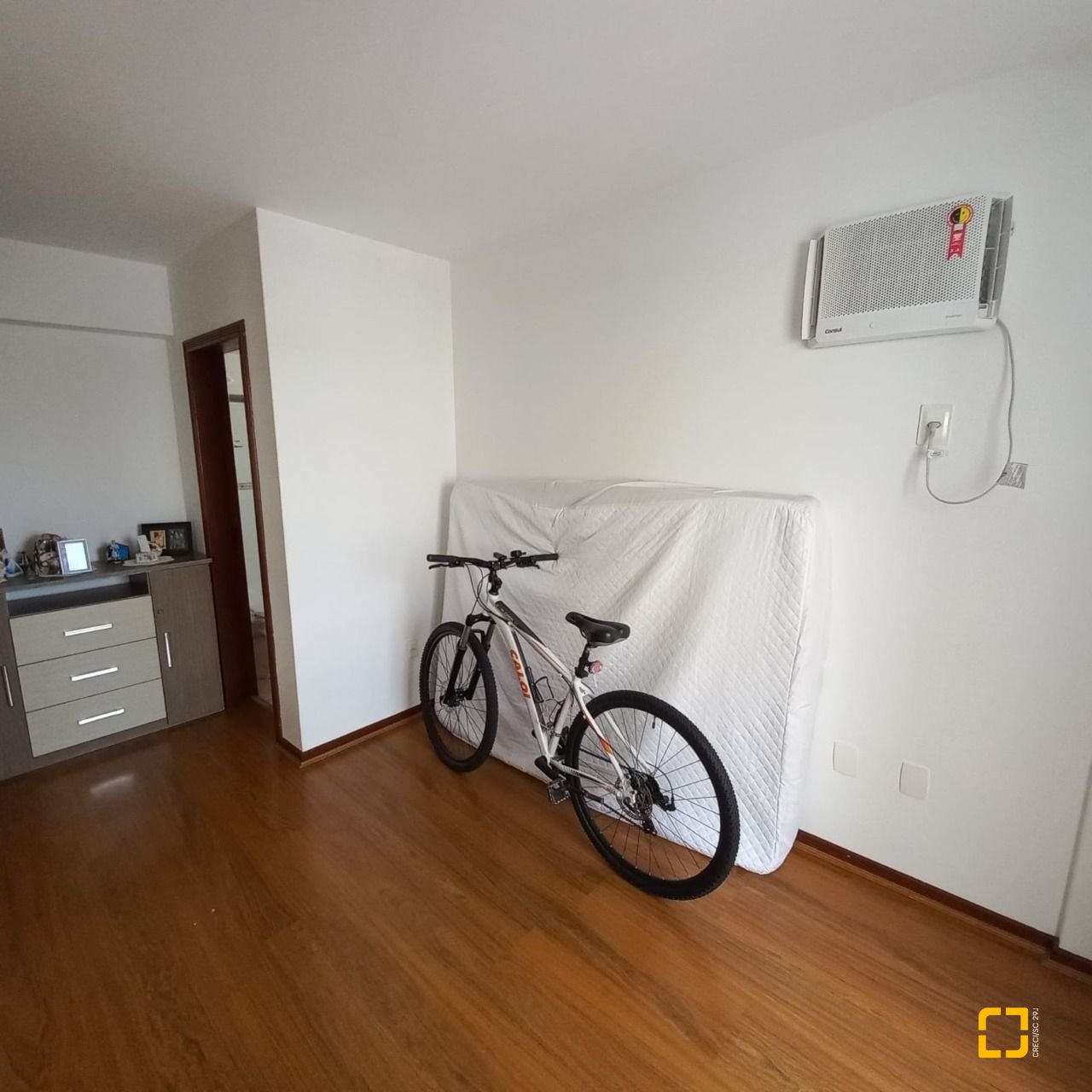 Apartamento com 108m², 4 quartos (sendo 1 suíte), 1 garagem, no bairro Balneário em Florianópolis