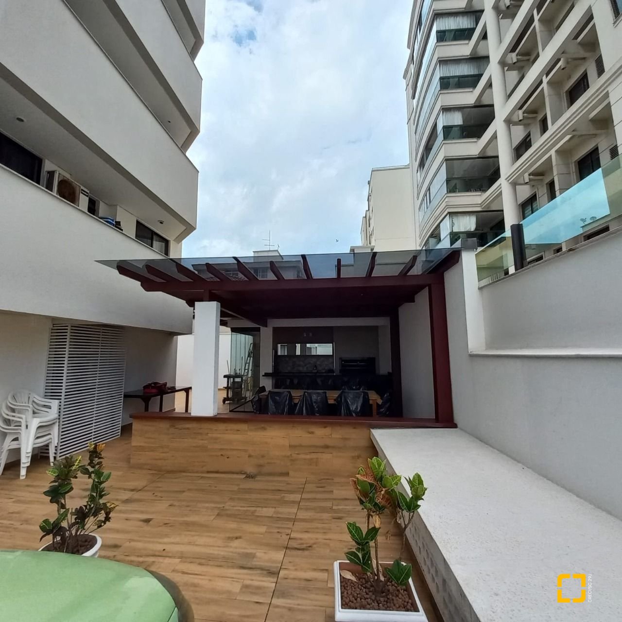 Apartamento com 108m², 4 quartos (sendo 1 suíte), 1 garagem, no bairro Balneário em Florianópolis