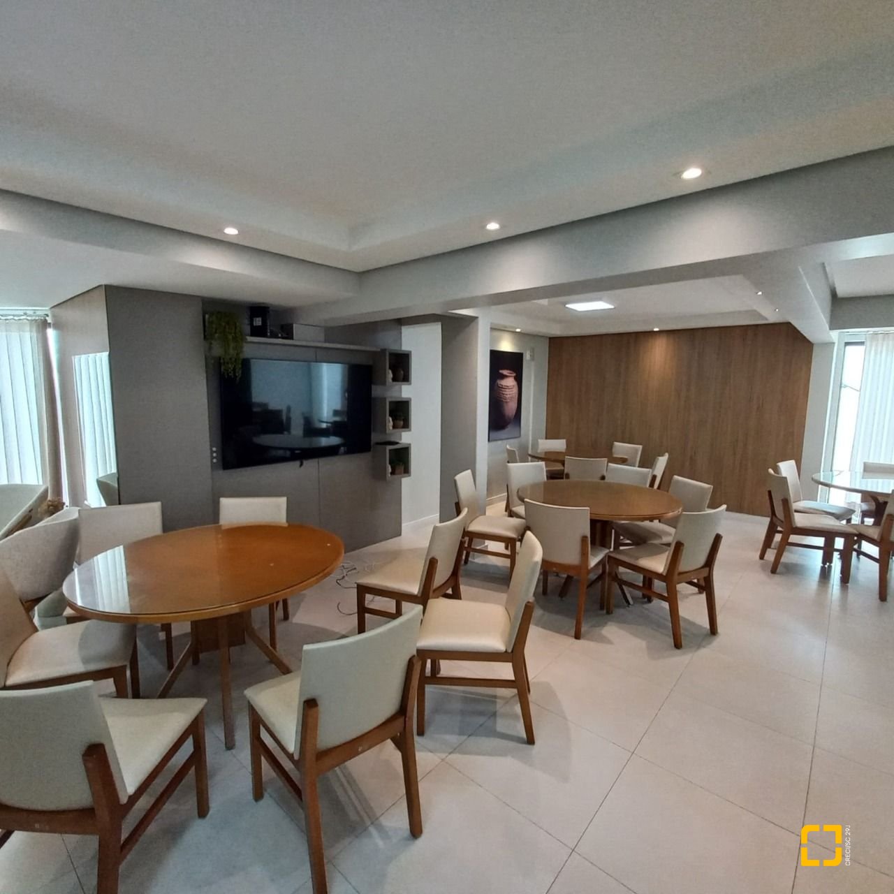 Apartamento com 108m², 4 quartos (sendo 1 suíte), 1 garagem, no bairro Balneário em Florianópolis