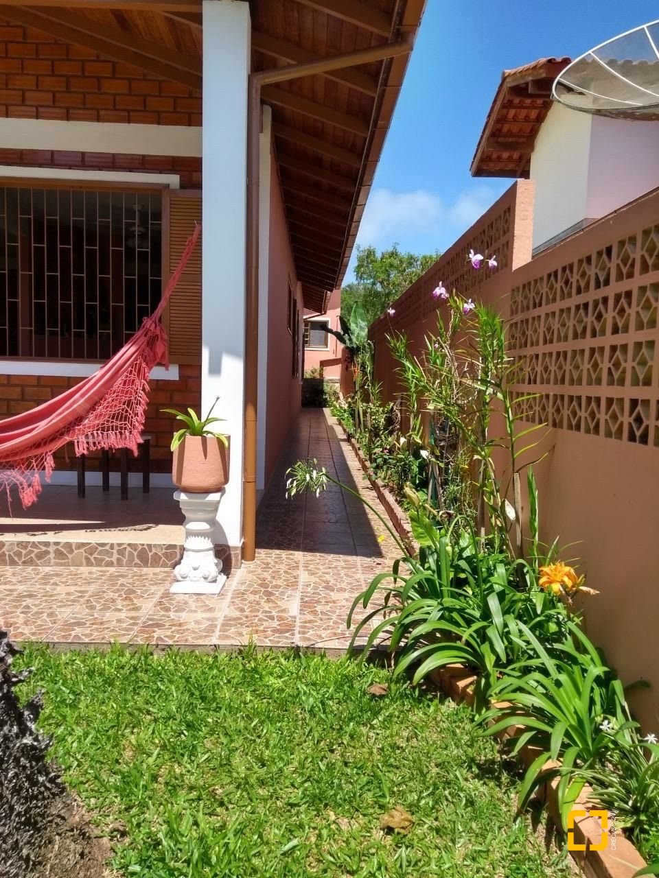 Casa com 195m², 6 quartos (sendo 2 suítes), 6 garagens, no bairro Ingleses em Florianópolis