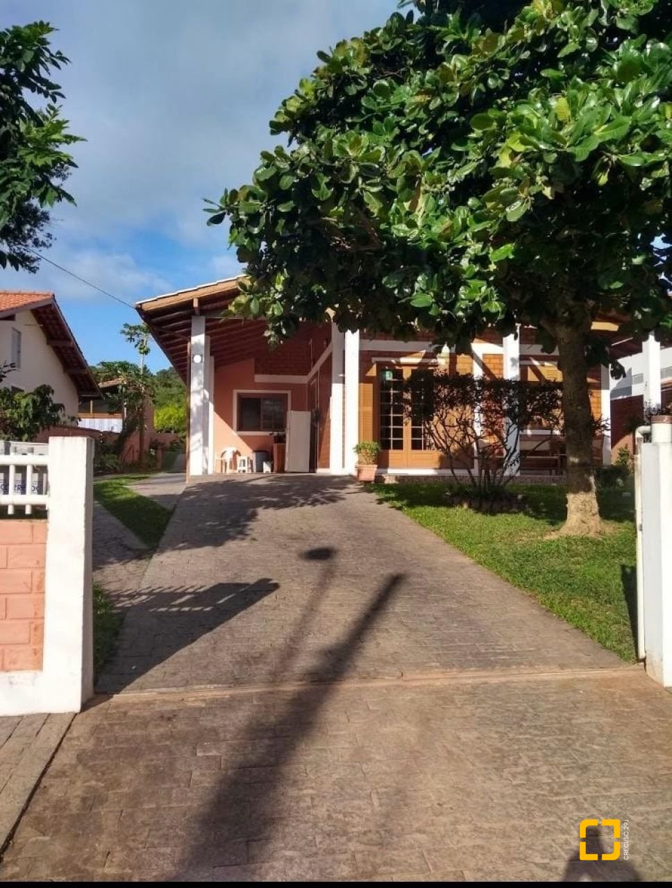 Casa com 195m², 6 quartos (sendo 2 suítes), 6 garagens, no bairro Ingleses em Florianópolis