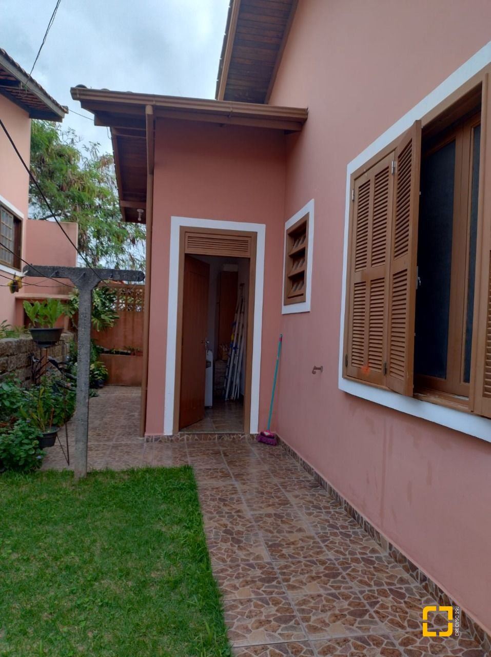 Casa com 195m², 6 quartos (sendo 2 suítes), 6 garagens, no bairro Ingleses em Florianópolis
