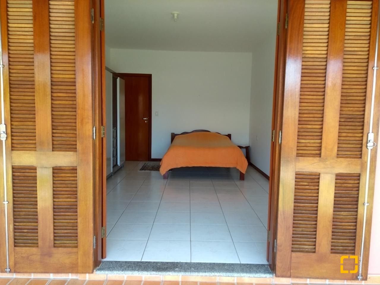 Casa com 195m², 6 quartos (sendo 2 suítes), 6 garagens, no bairro Ingleses em Florianópolis