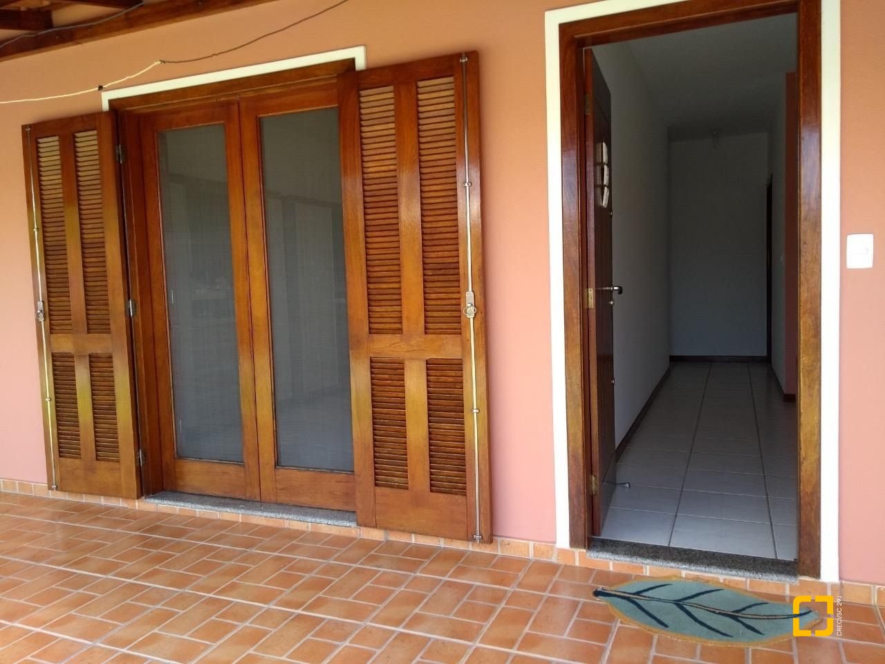 Casa com 195m², 6 quartos (sendo 2 suítes), 6 garagens, no bairro Ingleses em Florianópolis