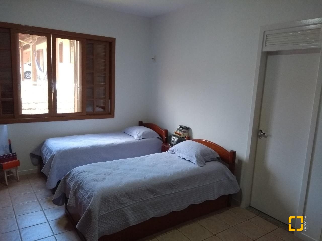 Casa com 195m², 6 quartos (sendo 2 suítes), 6 garagens, no bairro Ingleses em Florianópolis