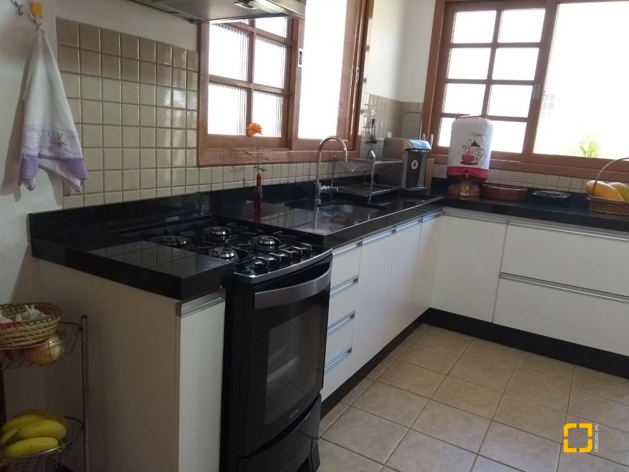 Casa com 195m², 6 quartos (sendo 2 suítes), 6 garagens, no bairro Ingleses em Florianópolis