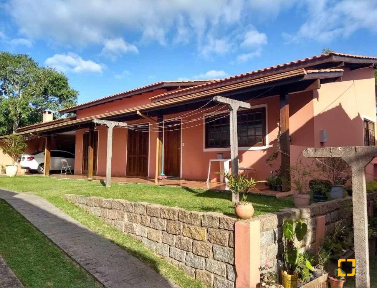 Casa com 195m², 6 quartos (sendo 2 suítes), 6 garagens, no bairro Ingleses em Florianópolis