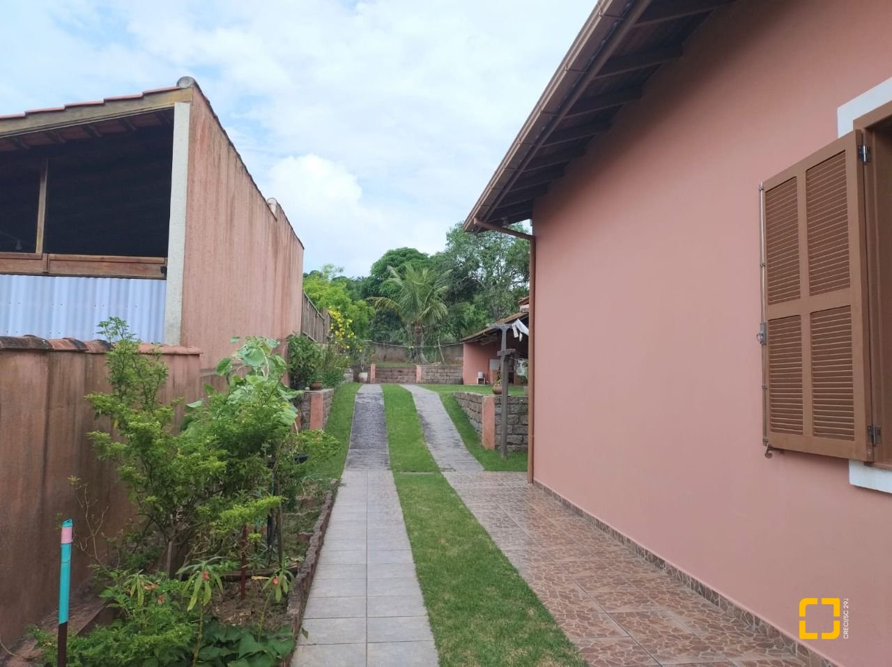 Casa com 195m², 6 quartos (sendo 2 suítes), 6 garagens, no bairro Ingleses em Florianópolis