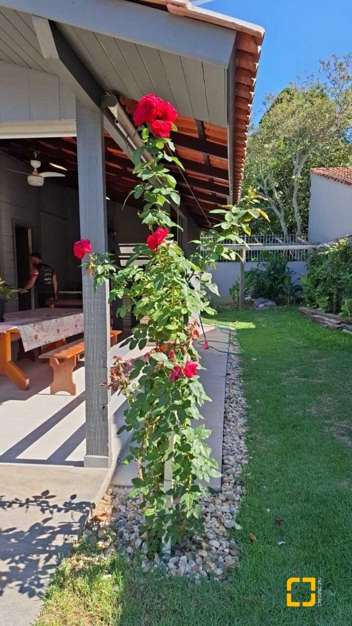 Casa com 150m², 4 quartos (sendo 1 suíte), 2 garagens, no bairro Ingleses em Florianópolis