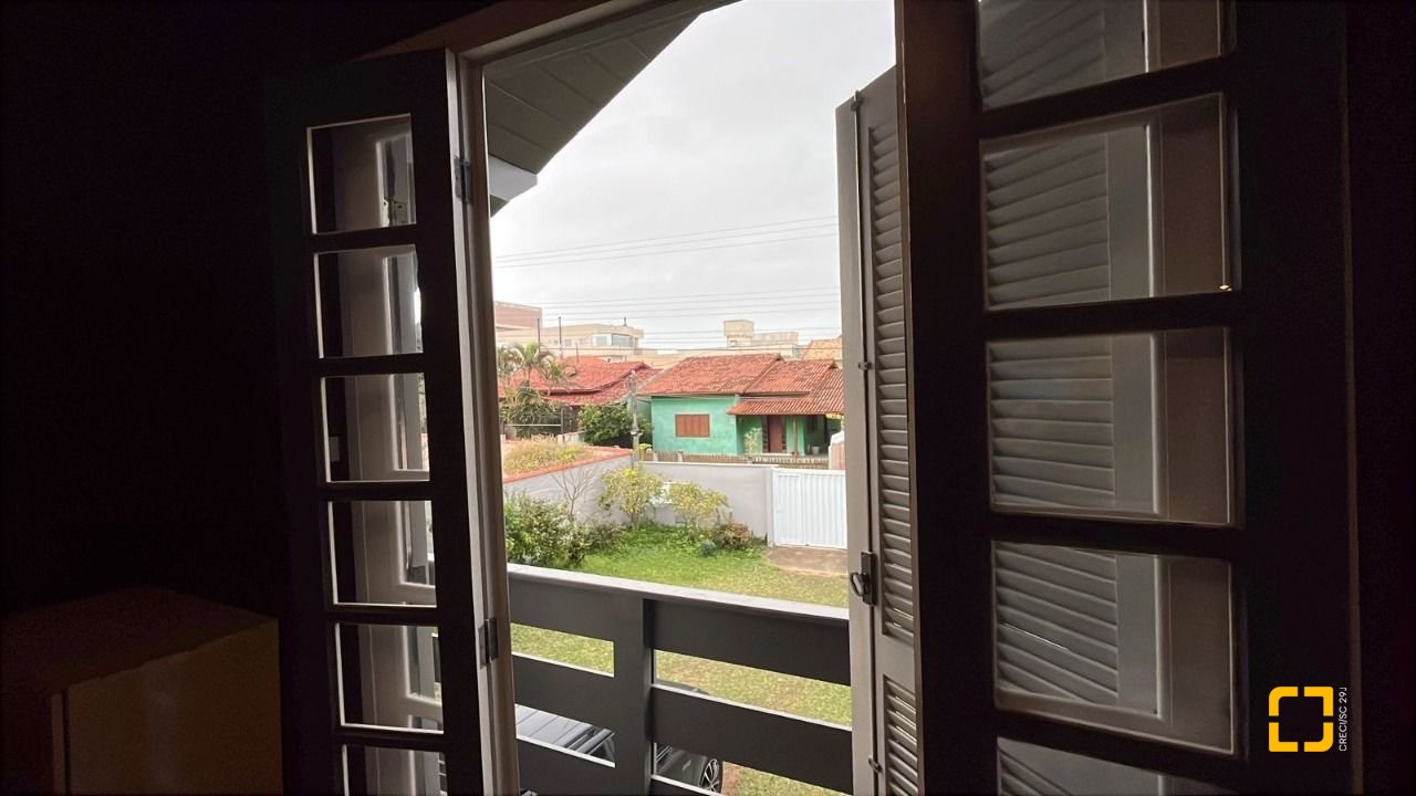 Casa com 150m², 4 quartos (sendo 1 suíte), 2 garagens, no bairro Ingleses em Florianópolis