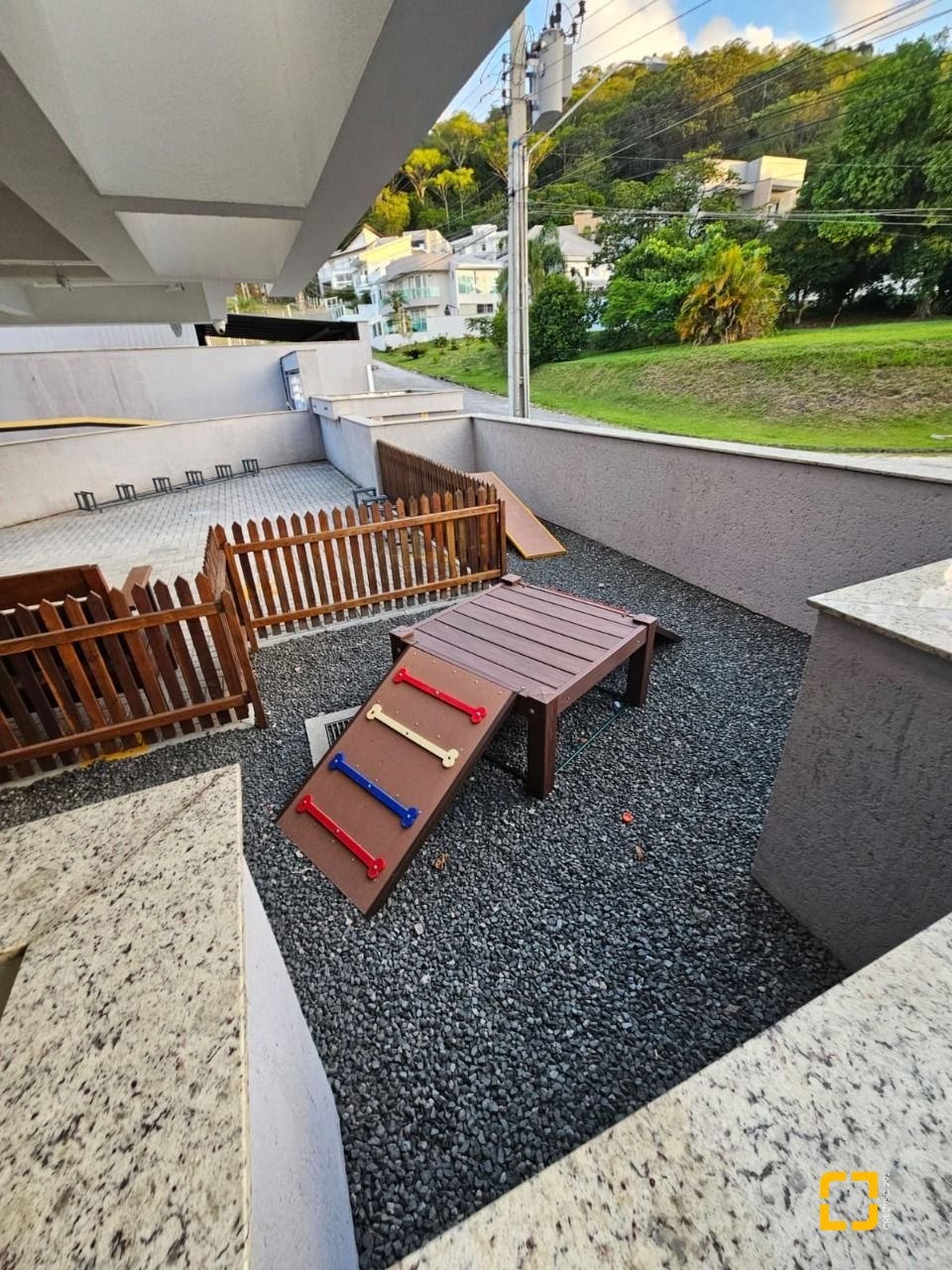 Apartamento com 79m², 3 quartos (sendo 1 suíte), 2 garagens, no bairro Córrego Grande em Florianópolis