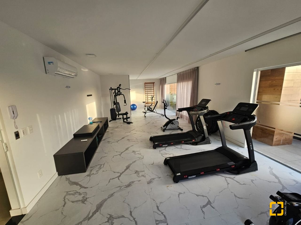 Apartamento com 79m², 3 quartos (sendo 1 suíte), 2 garagens, no bairro Córrego Grande em Florianópolis
