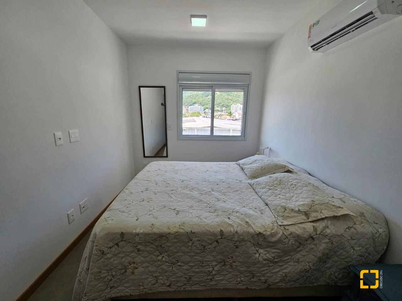 Apartamento com 79m², 3 quartos (sendo 1 suíte), 2 garagens, no bairro Córrego Grande em Florianópolis
