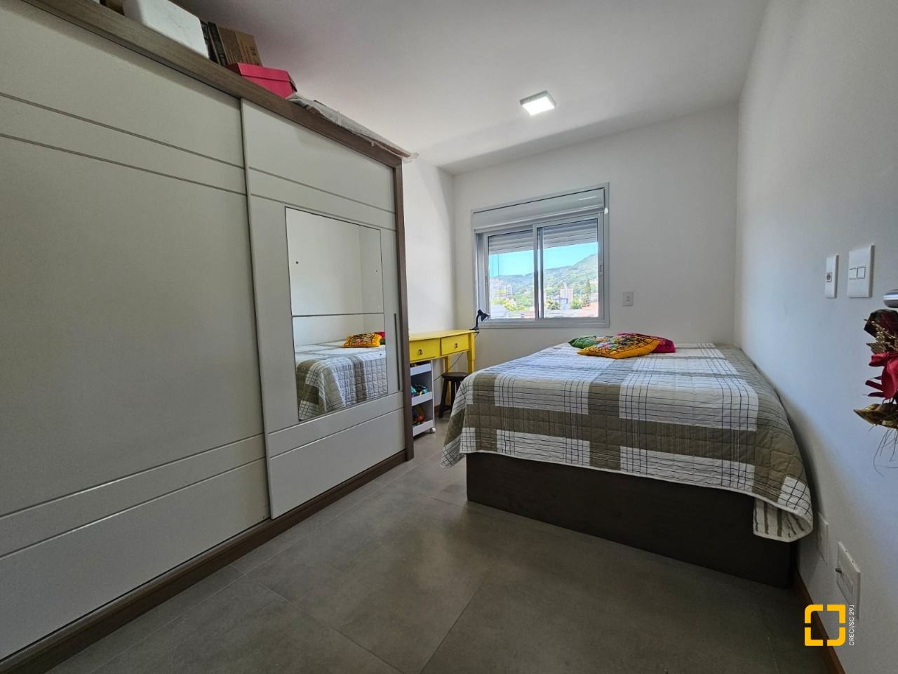 Apartamento com 79m², 3 quartos (sendo 1 suíte), 2 garagens, no bairro Córrego Grande em Florianópolis