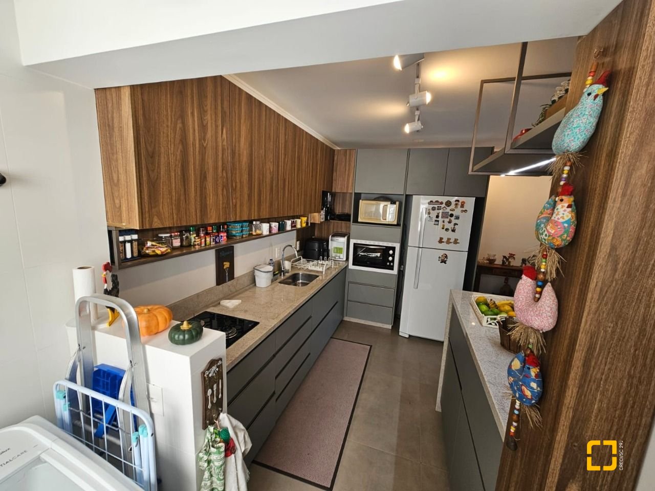 Apartamento com 79m², 3 quartos (sendo 1 suíte), 2 garagens, no bairro Córrego Grande em Florianópolis