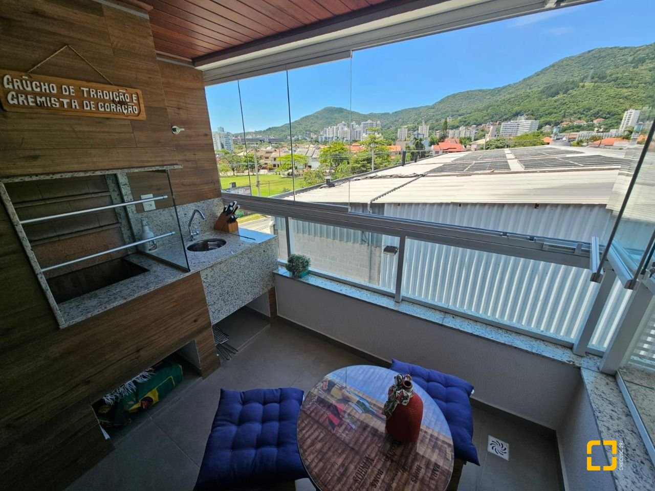 Apartamento com 79m², 3 quartos (sendo 1 suíte), 2 garagens, no bairro Córrego Grande em Florianópolis