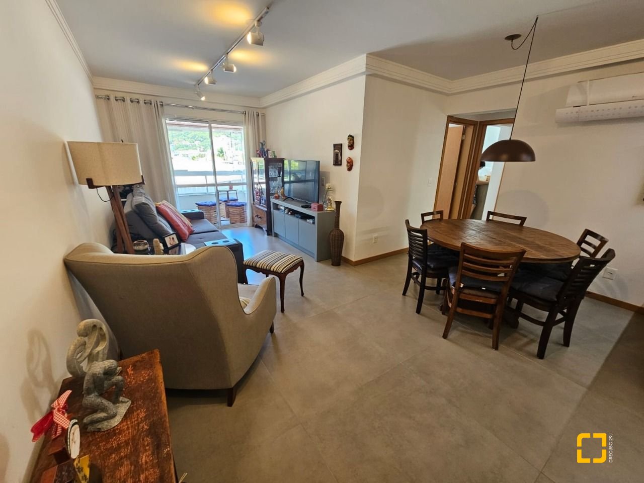 Apartamento com 79m², 3 quartos (sendo 1 suíte), 2 garagens, no bairro Córrego Grande em Florianópolis