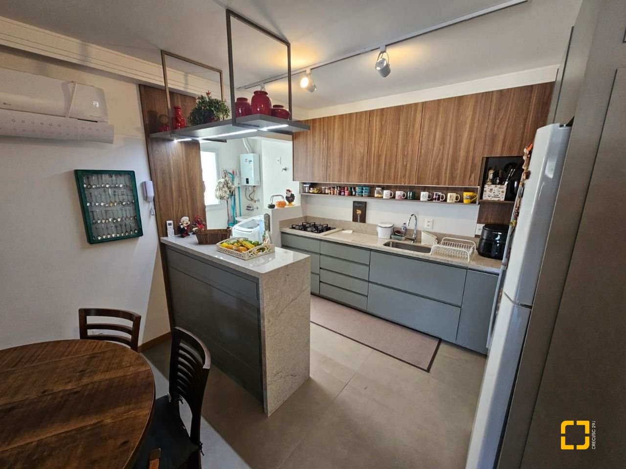 Apartamento com 79m², 3 quartos (sendo 1 suíte), 2 garagens, no bairro Córrego Grande em Florianópolis