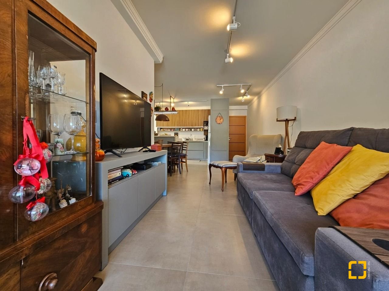 Apartamento com 79m², 3 quartos (sendo 1 suíte), 2 garagens, no bairro Córrego Grande em Florianópolis