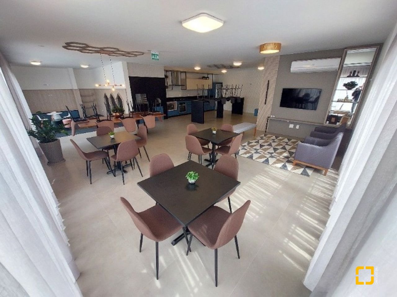 Apartamento com 79m², 3 quartos (sendo 1 suíte), 2 garagens, no bairro Córrego Grande em Florianópolis